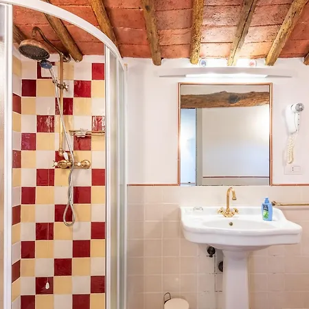 Lantgård La Taverna Di Celsa *